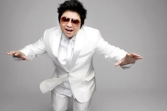 正师级军官韩红晒军装宣布转业 日前获得批准