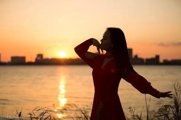 赵本山妻子谈女儿整容,坦言看着很揪心,女儿整容她该不该阻止?