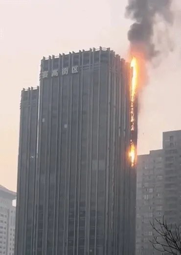 突发！西安北郊一高层突燃大火，蔓延多层，造成的损失谁来赔偿？