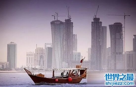 卡塔尔和迪拜哪个有钱，给迪拜100年都不及卡塔尔 