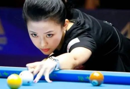 潘晓婷和丁俊晖比赛