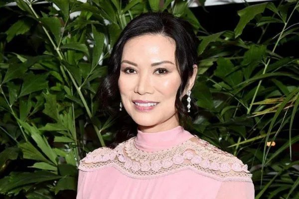 邓文迪与90后鲜肉前男友的“忘年恋”,为何会以分手收场?