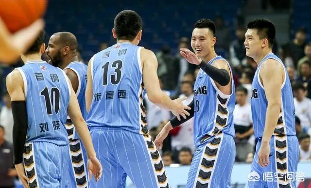 北京76-83惨遭福建大逆转，王哲林18+18，北京止步13连胜，如何评价这场比赛？