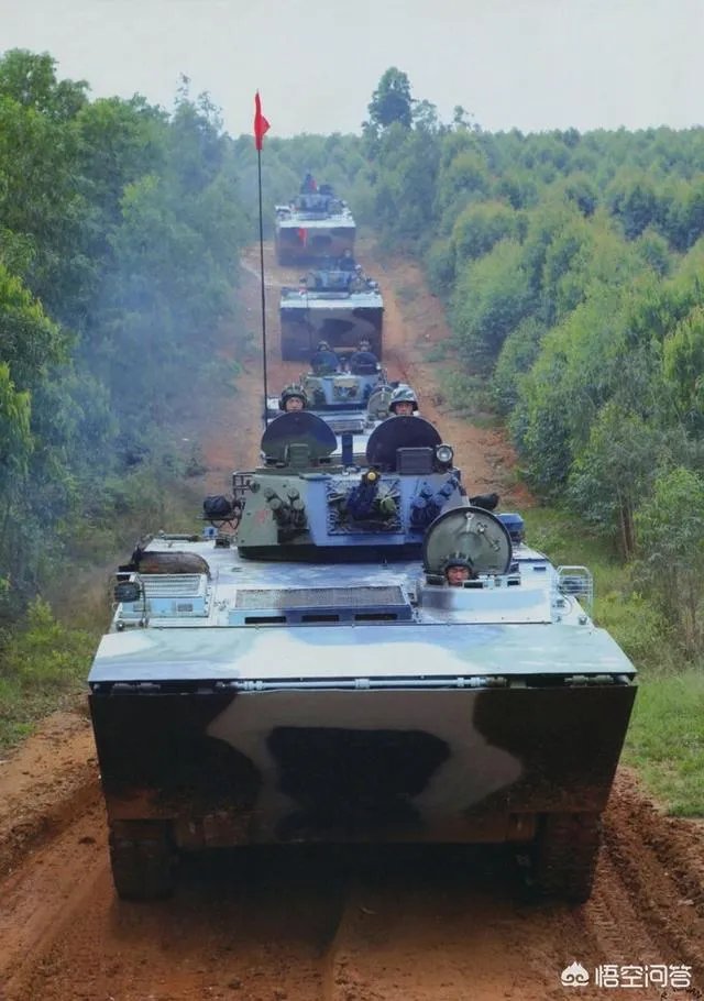 中国05式两栖步战车在海里时是否可以开炮？性能怎么样？