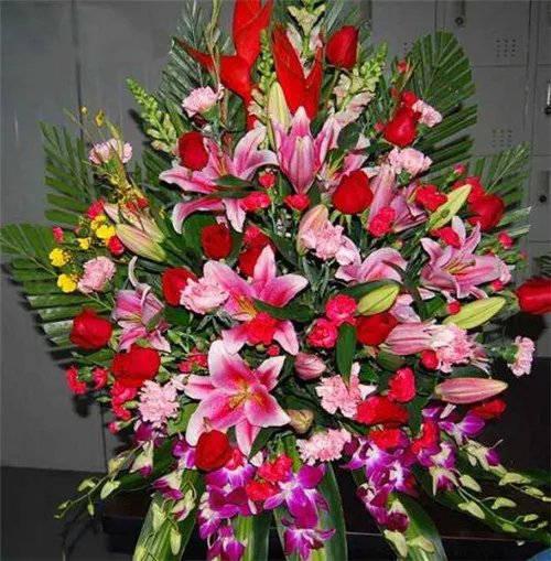 开业花篮一般都插什么花 赠送花蓝要注意哪些细节