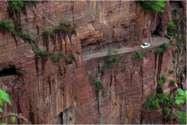 位于河南的太行山区的郭亮隧道，是怎样建成的？