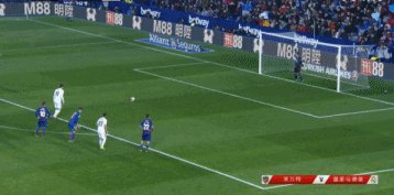 贝尔推开上来庆祝的巴斯克斯，西媒曝料：因队友干涉其私生活让贝尔感到愤怒，你怎么看？