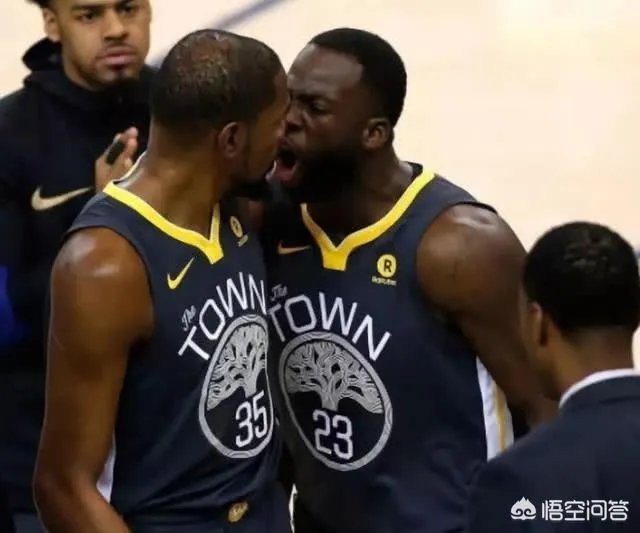 格林遭禁赛+罚款还没完，杜兰特和格林争吵后自言自语遭曝光令勇密心慌，你怎么看？