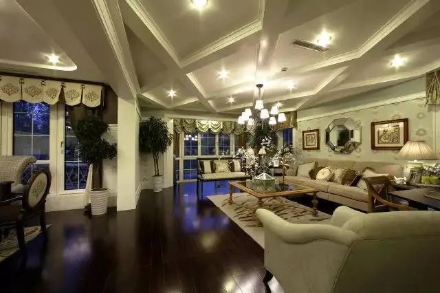 看多了美式乡村别墅，来欣赏一下英伦风的乡村风格吧！