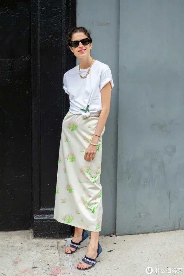 女士胸针怎么佩戴