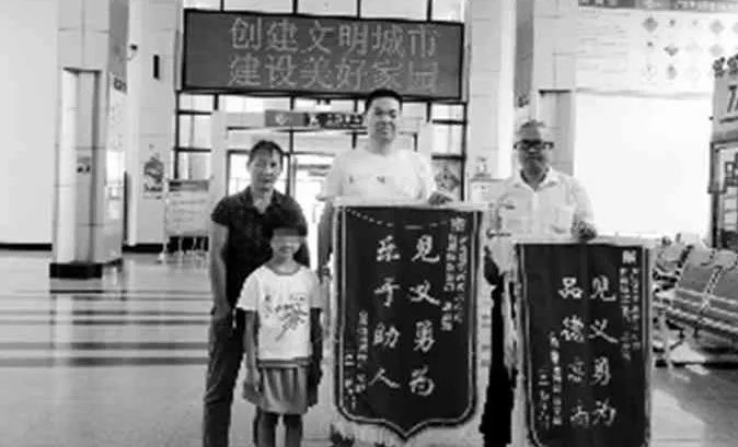 女子拐女童被谁识破？