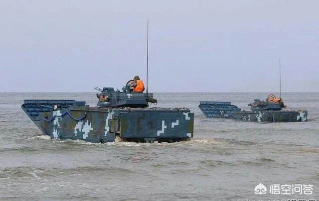 中国05式两栖步战车在海里时是否可以开炮？性能怎么样？