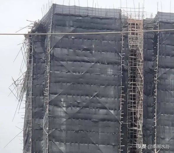 广东河源一在建高楼发生坍塌，造成8名工人死亡，怎么回事？