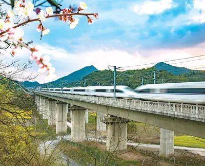 全国铁路何时实行新运行图?