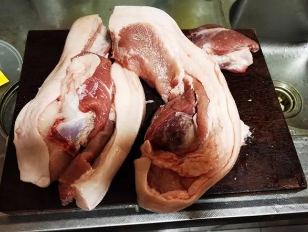 中秋节公司给员工送五花肉引发热议,该公司有何回应?