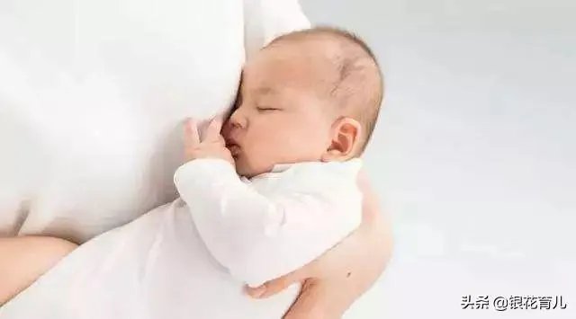 哺乳期妈妈涨奶挤奶的时候宝宝都很快就醒来是怎么回事