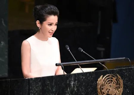 李冰冰咳嗽出血    面容憔悴惹人怜