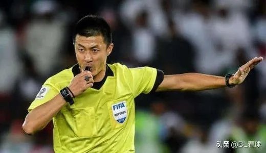 中超联赛裁判一年的年薪有多少钱呢?他们是如何选拔的?