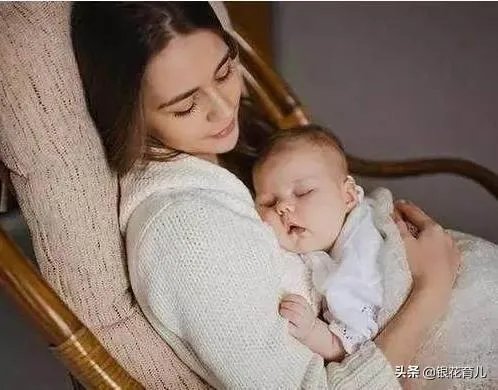 哺乳期妈妈涨奶挤奶的时候宝宝都很快就醒来是怎么回事