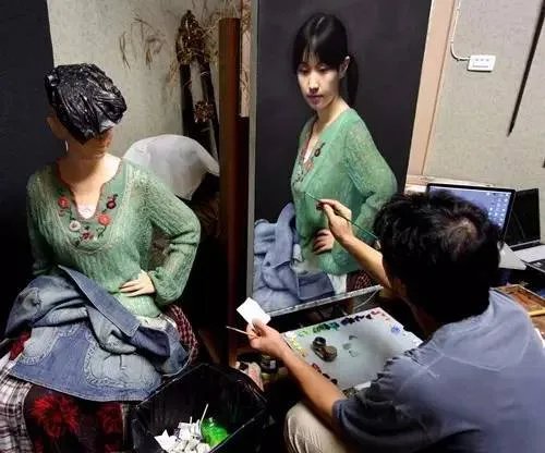 神秘女子震惊世界!惊叹她背后的男人(组图)