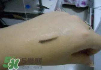 美宝莲眼线膏晕染吗?美宝莲眼线膏好用吗