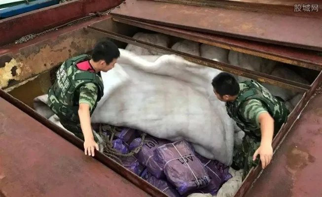 走私船伪装中国籍 走私白糖被查竟想污蔑中国