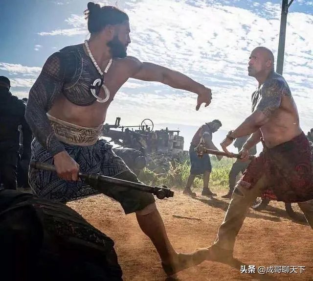 巨石强森、罗曼·雷恩斯的纹身都有什么来头?为什么他们的纹身很像?