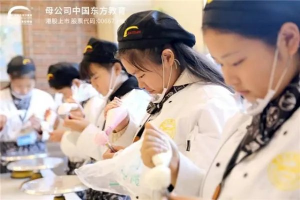 学做蛋糕烘焙哪里好?要多少钱？能学会吗？