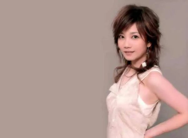 请问动画片隋唐英雄传的主题曲的歌名叫什么?