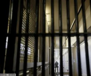 法国监狱再发袭警是怎么回事?