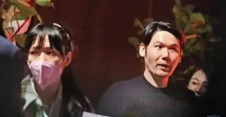 向太携儿子儿媳与友人聚餐，为何郭碧婷表情一脸冷淡？