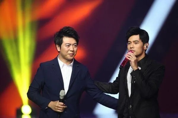 郎朗教妻子说中文,吉娜东北腔有多魔性?