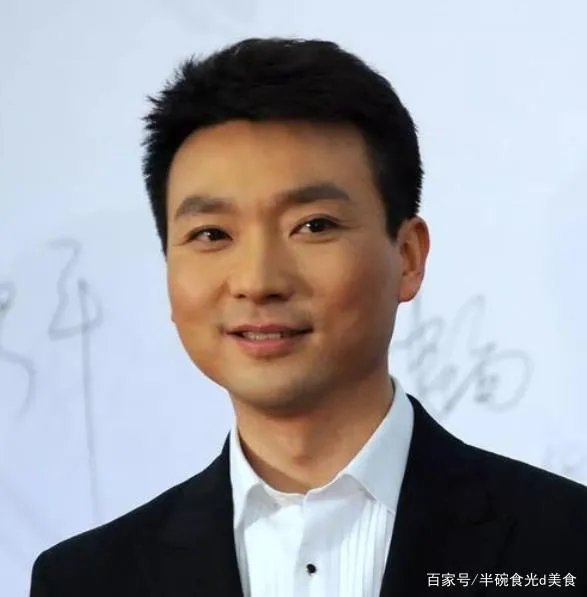 撒贝宁年轻旧照曝光,颜值碾压一众主持人,不出道你说可惜吗?