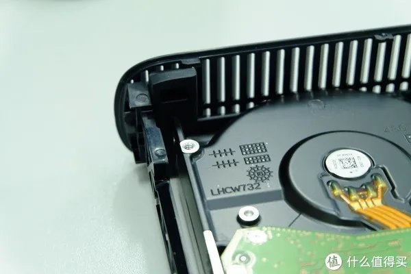 西数Elements,西数Mybooks,希捷Expansion三款移动硬盘拆解方法。