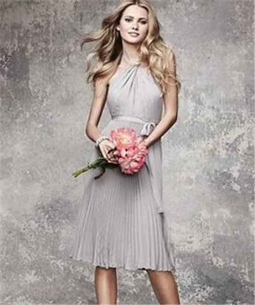 参加婚礼不能穿什么颜色 参加婚礼女的适合穿什么衣服