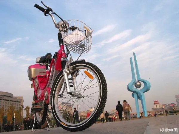 安徽一年薪30万男子“为人节俭”偷电动车,偷盗财产会被如何处罚?