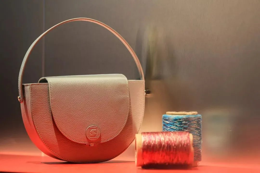 顾家工艺上海展亮相,37年匠心坚持,用极简设计定义极致舒适生活!