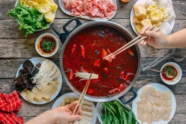 可怕！女子火锅配冰奶茶碱中毒，究竟有多危险？医生能给科普一下吗？