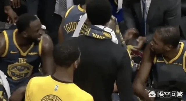 格林遭禁赛+罚款还没完，杜兰特和格林争吵后自言自语遭曝光令勇密心慌，你怎么看？