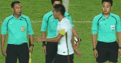 中超联赛裁判一年的年薪有多少钱呢?他们是如何选拔的?