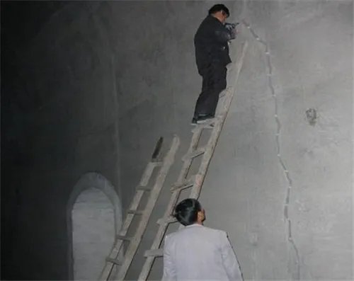 新房墙面开裂如何修补