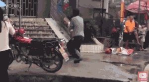 民间高手大街上过招:老外看傻眼（图）