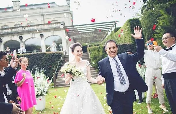 徐佳宁比李小冉大几岁 徐佳宁前妻前妻是谁