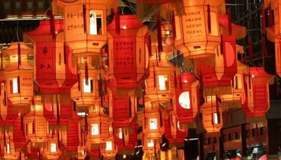 元宵灯谜会:猜中国地名 1.拆信—— 2.萤火虫—— 3.桃李梅—— 4.银河渡口—— 5.双喜临