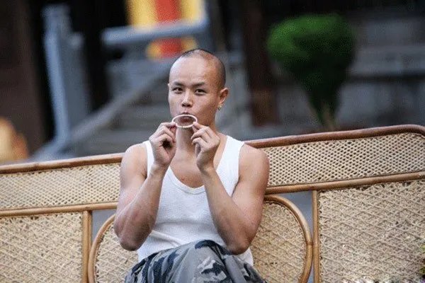 方舟子是因为明星工资很高，所以才会对他们进行打假吗？