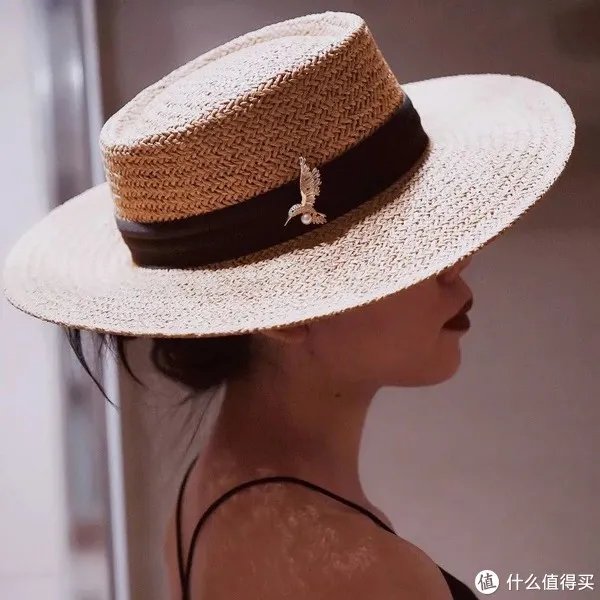 女士胸针怎么佩戴