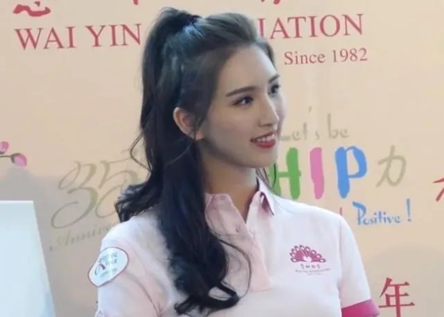 体操最美女神何傲儿,为父还债与81岁富豪恋爱,现状如何?