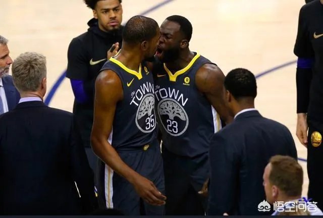 格林遭禁赛+罚款还没完，杜兰特和格林争吵后自言自语遭曝光令勇密心慌，你怎么看？