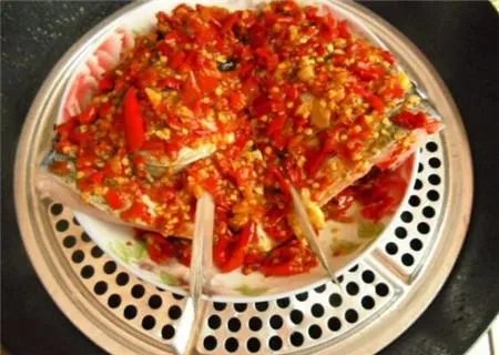 一把刀一个辣椒一个鱼一个头打一菜名