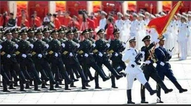 两名工人被垮塌泥土掩埋,50多名武警徒手挖人,你怎么看?